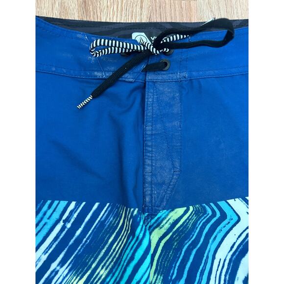 Volcom Mod-Tech Board Shorts - Size 30 - Royal Blue Print - Picture 2 of 8